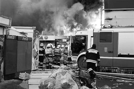 火灾现场火势凶猛 