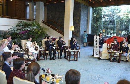 彭妈妈会见澳洲小客人 回答“习大大忙不忙”