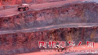 Trucks in einer Eisenmine Vale Brasilien