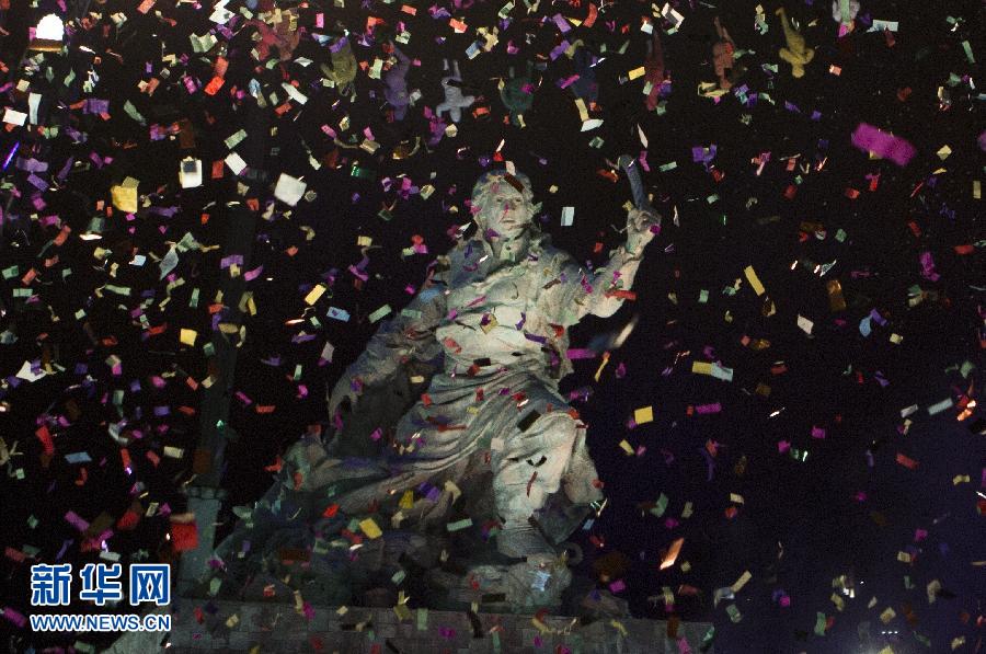 （国际）（4）阿根廷总统府独立战争女英雄铜像揭幕