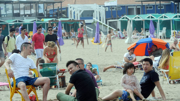 Turistas-Pinamar-verano-Marcelo-Carroll_CLAIMA20160726_0026_28.jpg