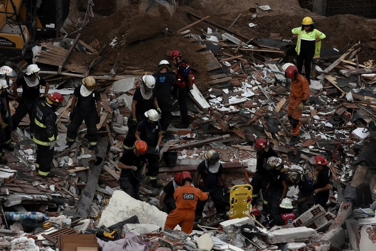 0258380115.jpg 11.jpg