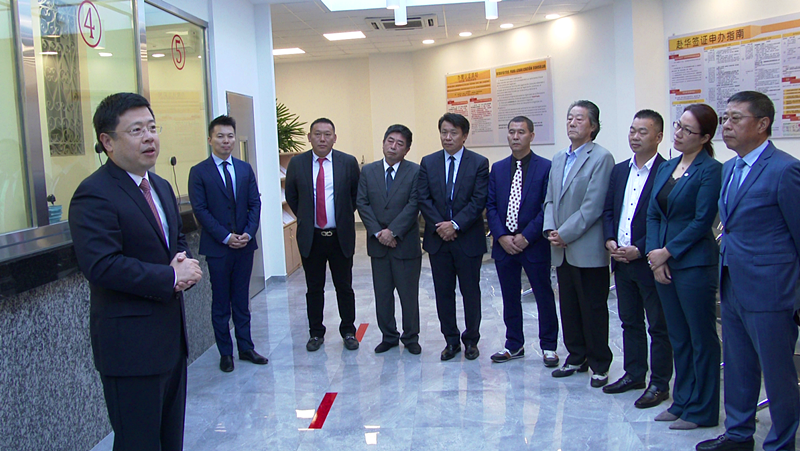 0670455651.png 3.png