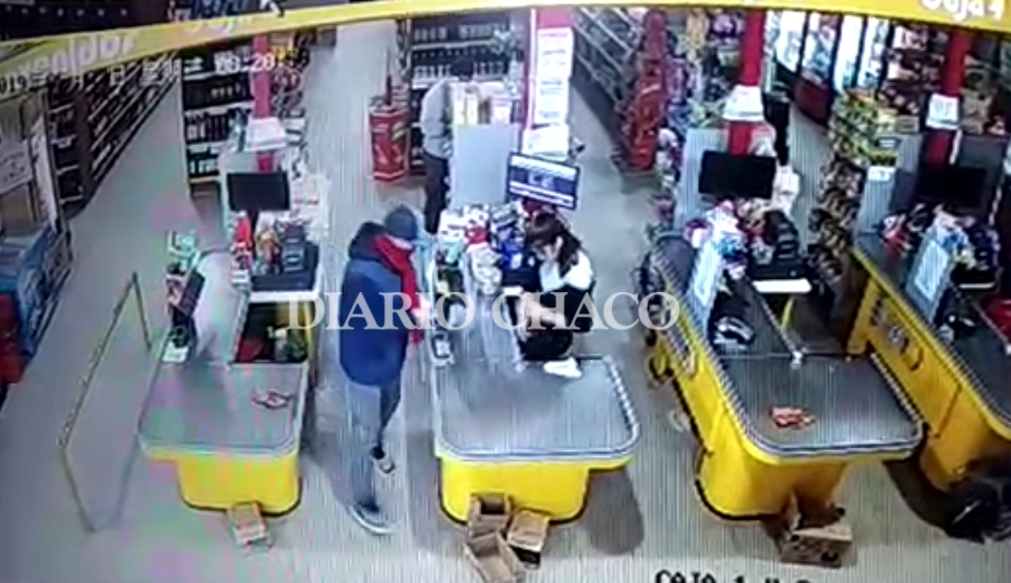 3013069385.jpg cajera.jpg