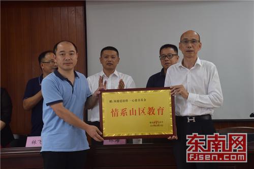 1350674894.jpg bc5ff41d3eb81e93f0ae2a_small.jpg