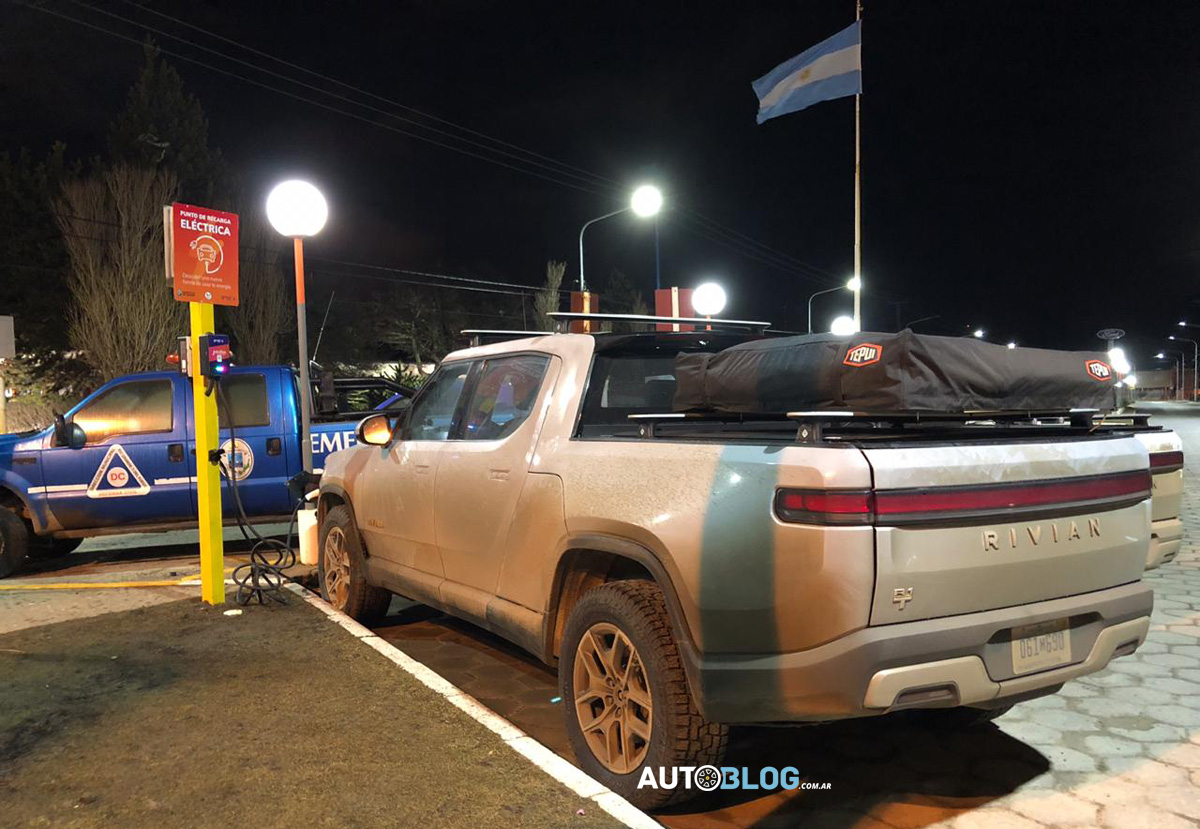 0750729034.jpg RIVIAN6.jpg