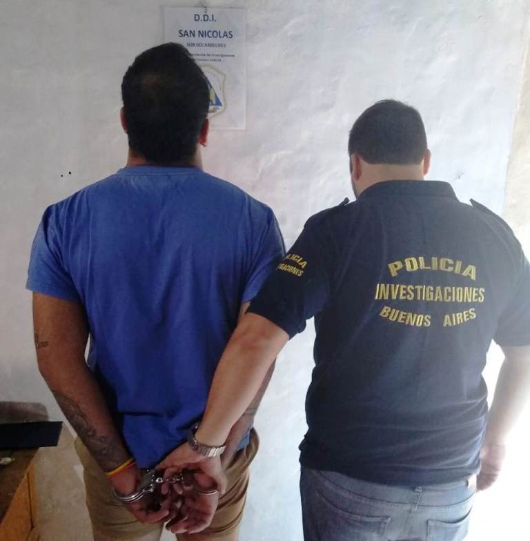 0842840221.jpg chinos.jpg