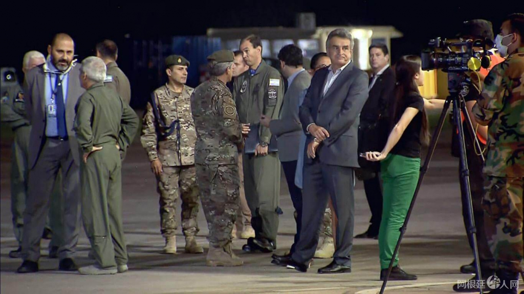 5e7819fd50a2d_rossi 5e7819fd50a2d_rossi