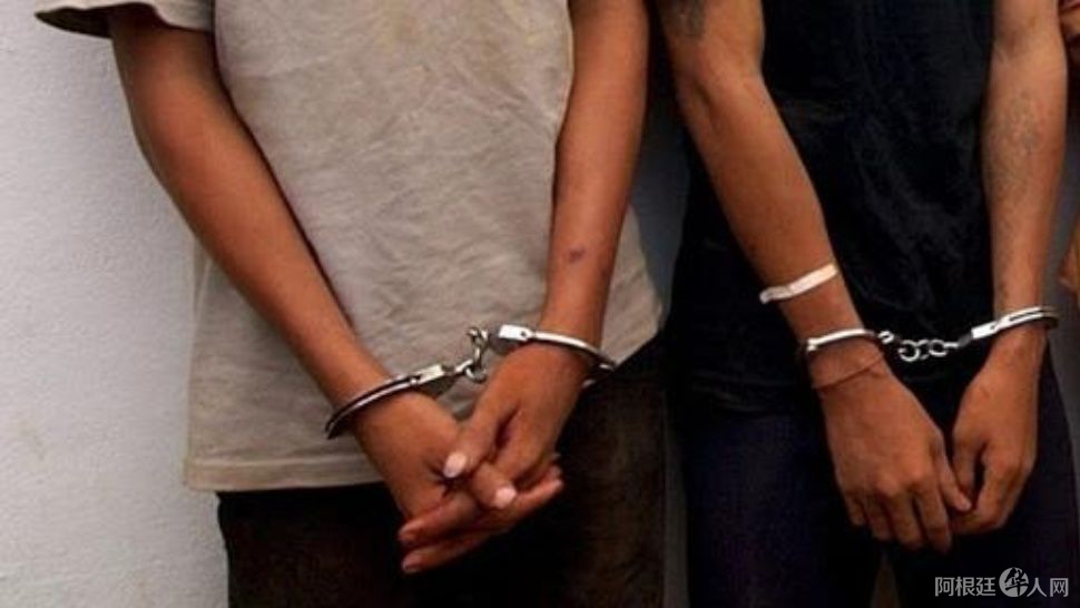 detienen_a_dos_chinos_por_violar_la_cuarentena_y_atacar_a_policiasx_tenian_cocaxna_crop1587161037956_1734428432 detienen_a_dos_chinos_por_violar_la_cuarentena_y_atacar_a_policiasx_tenian_cocaxna_crop1587161037956_1734428432