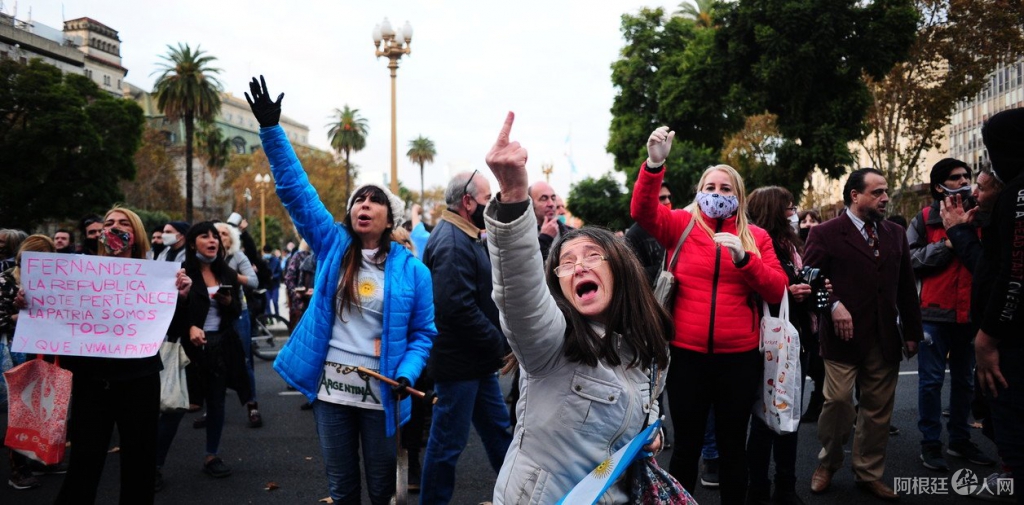 una-de-las-manifestaciones-contra___RamGySDhz_1256x620__1 una-de-las-manifestaciones-contra___RamGySDhz_1256x620__1