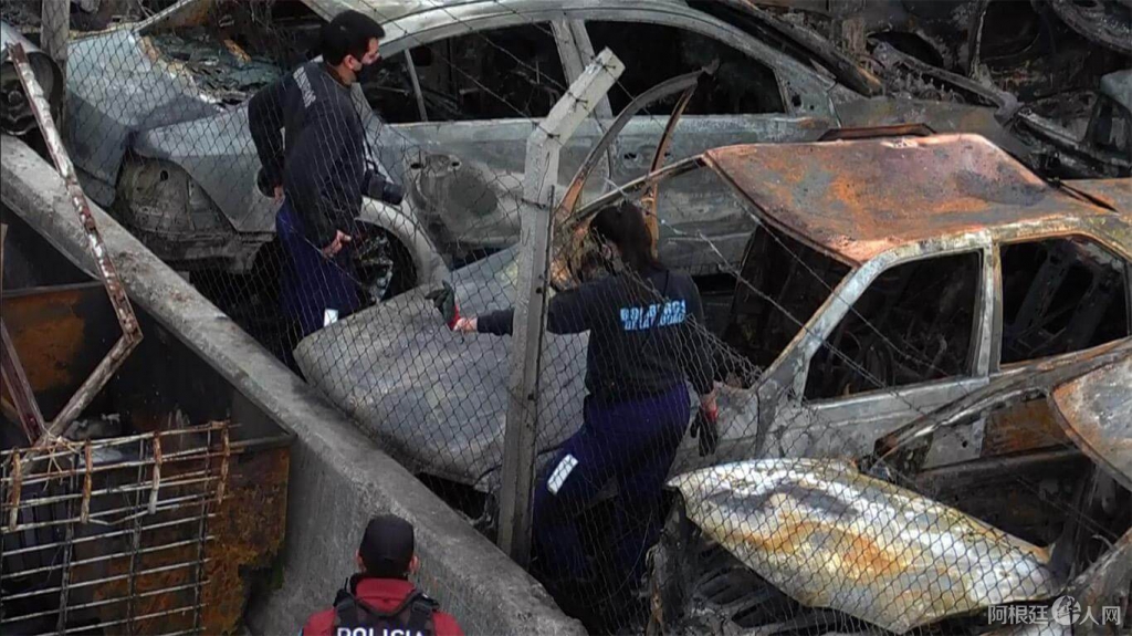 5f1462f79fcec_autos_quemados2 5f1462f79fcec_autos_quemados2