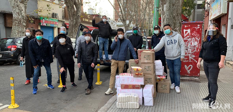 中国城管委会向布市13区公众食堂和贫困家庭救助中心捐赠爱心食品包