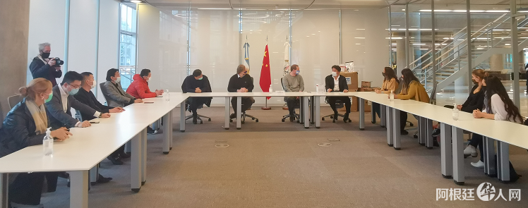 阿根廷侨界抗疫委员会向布市政府捐赠防疫物资 阿根廷侨界抗疫委员会向布市政府捐赠防疫物资