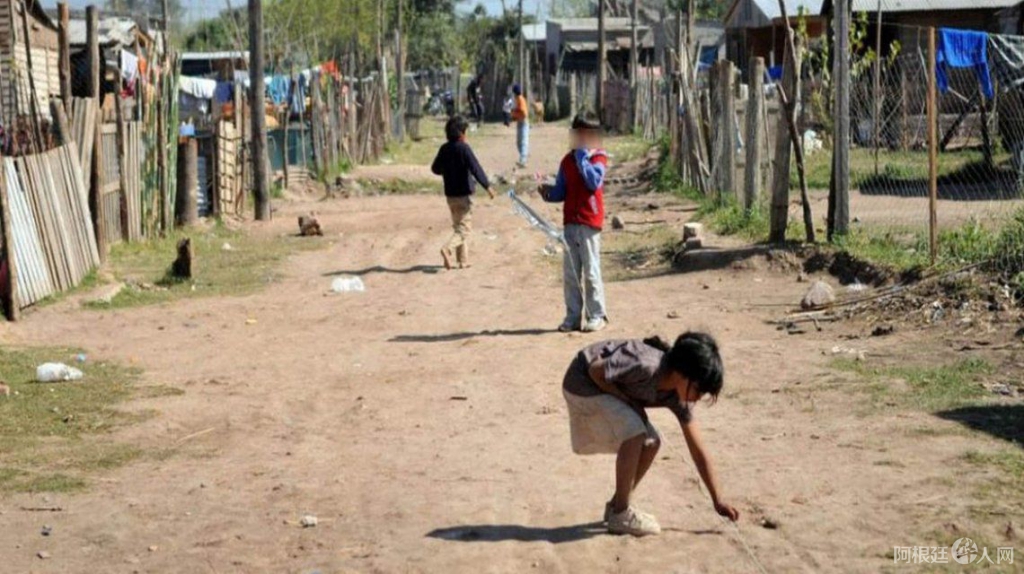 贫困儿童 贫困儿童