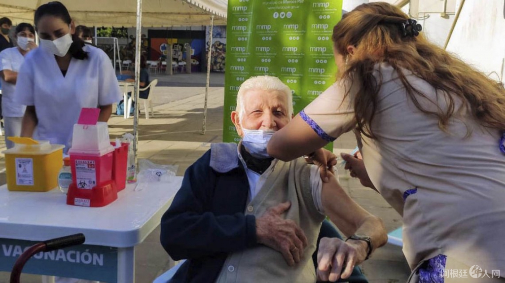 tiene-100-anos-se-dio-la-vacuna-contra-el-coronavirus-y-sugiere-que-el-resto-se-la-de