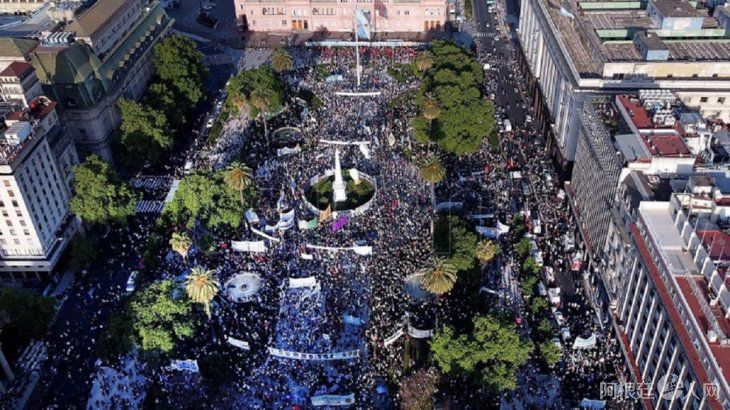 plaza-mayo-dia-la-lealtadjpg plaza-mayo-dia-la-lealtadjpg