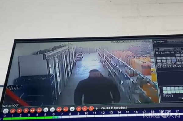 Robo-en-el-supermecado-Super-Market