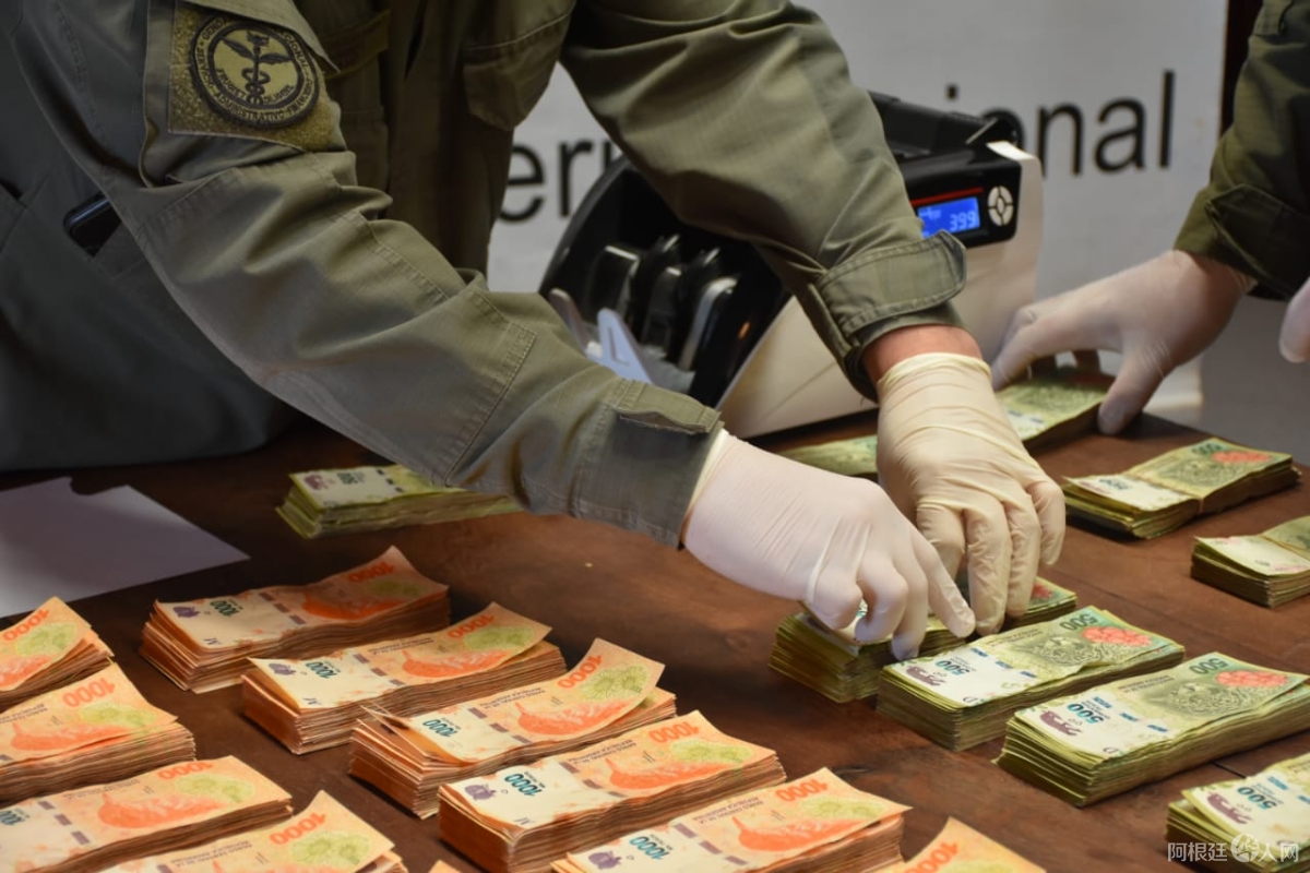 img_81406_gendarmeriadinero