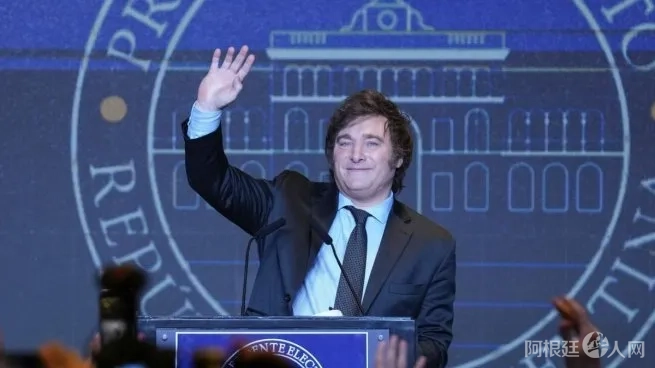 milei-foto-triunfojpg milei-foto-triunfojpg