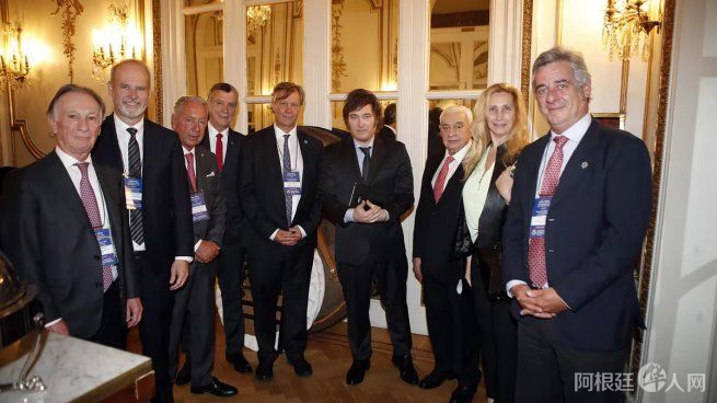 javier-milei-karina-grupo-los-seis javier-milei-karina-grupo-los-seis