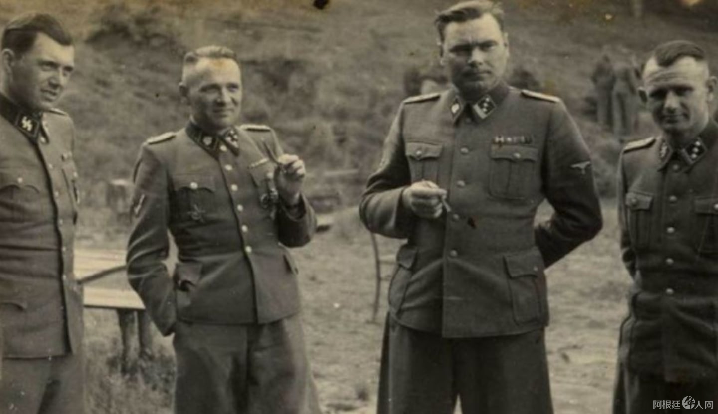 josef-mengele-el-primero-desde-la-izquierda-junto-a-otros-jerarcas-nazis-foto-museo-del-holocausto-Y2NYNRH6KNDIXAVKIE2APSKIMU-2