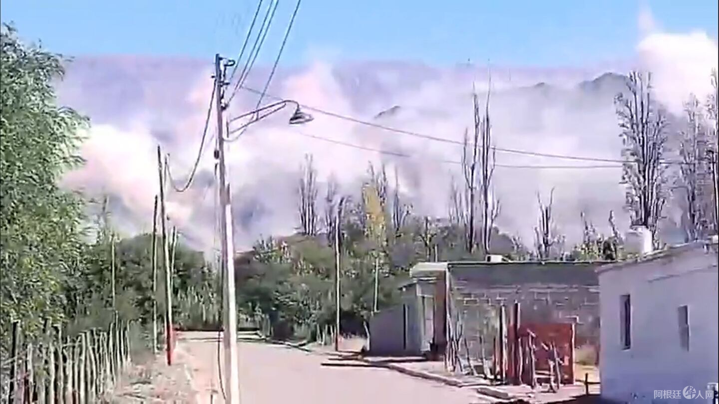 derrumbe-de-paredes-y-desprendimientos-en-la-montana-los-videos-mas-impactantes-del-temblor-en-la-rioja-foto-gentileza-radio-fenix-LK7MQDDZDNHVBNWRPQW24KXCCQ