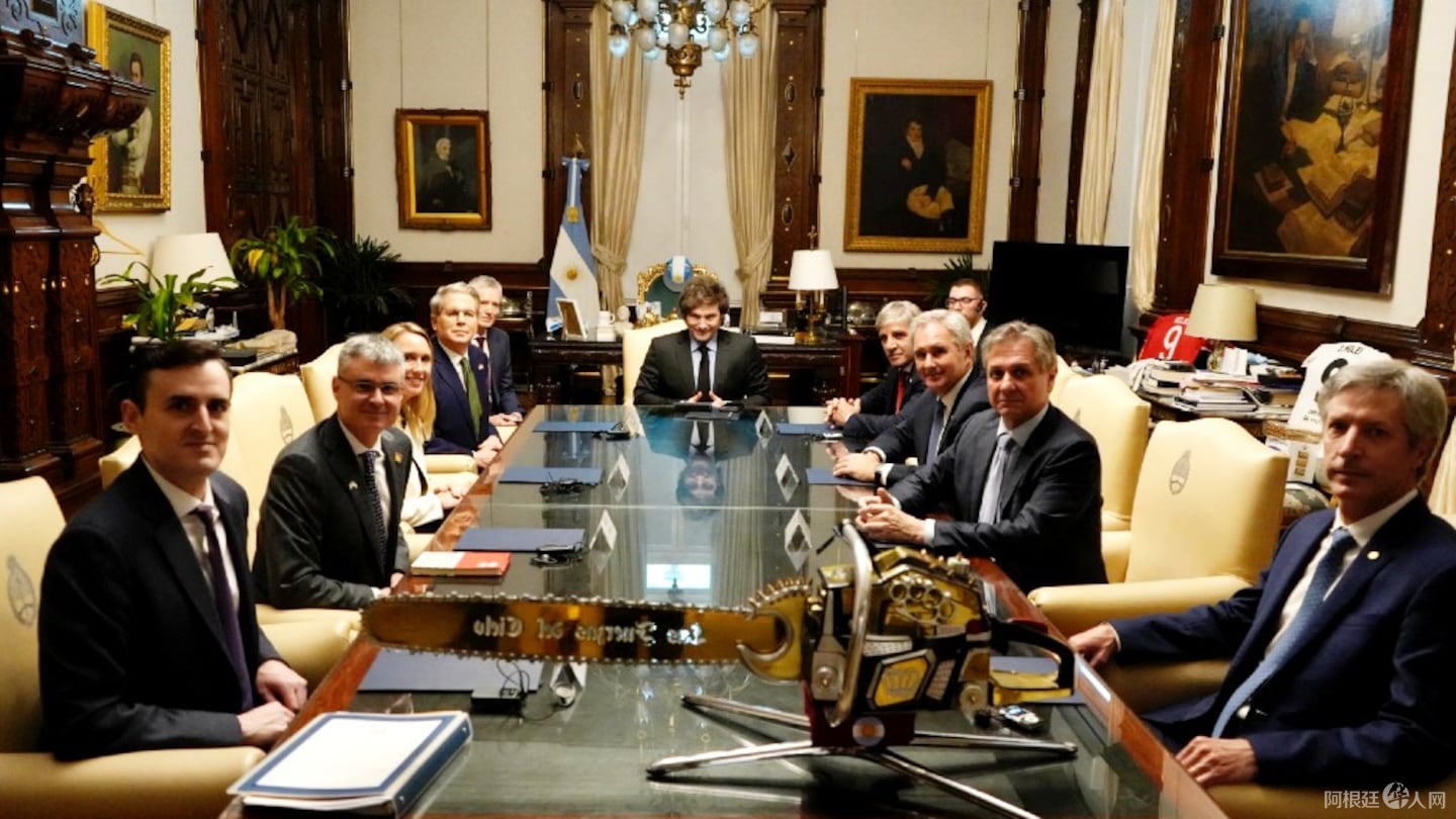 el-presidente-javier-milei-en-una-reunion-junto-al-secretario-del-tesoro-norteamericano-scott-bessent-en-casa-rosada-foto-presidencia-HIDJPY6LTVAWNICZSZAPVDRVYM