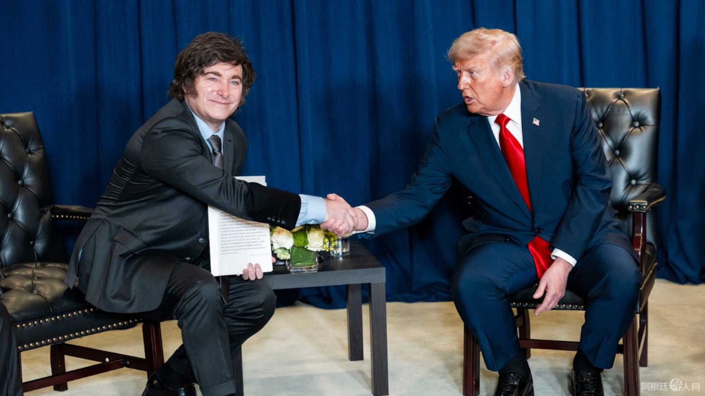 javier-milei-junto-a-donald-trump-en-una-de-sus-ultimas-visitas-a-la-casa-blanca-foto-the-new-york-times-MOPBFC6MMNFBBGDFW4ESWFHBBM