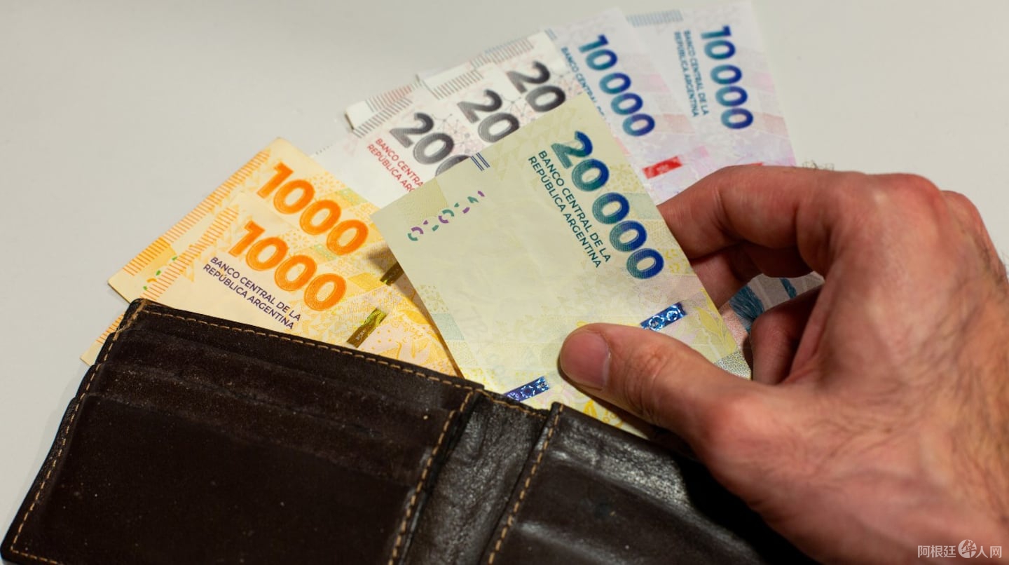 el-gobierno-definio-el-aumento-del-salario-minimo-hasta-agosto-del-2026-como-queda-el-basico-y-la-hora-foto-adobe-stock-CLOQGDRVAVA2JKAYZUSTTQRPTQ