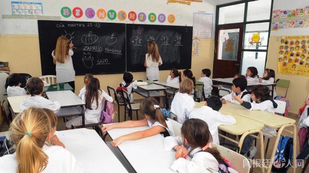 alumnos-escuela-aula-clases