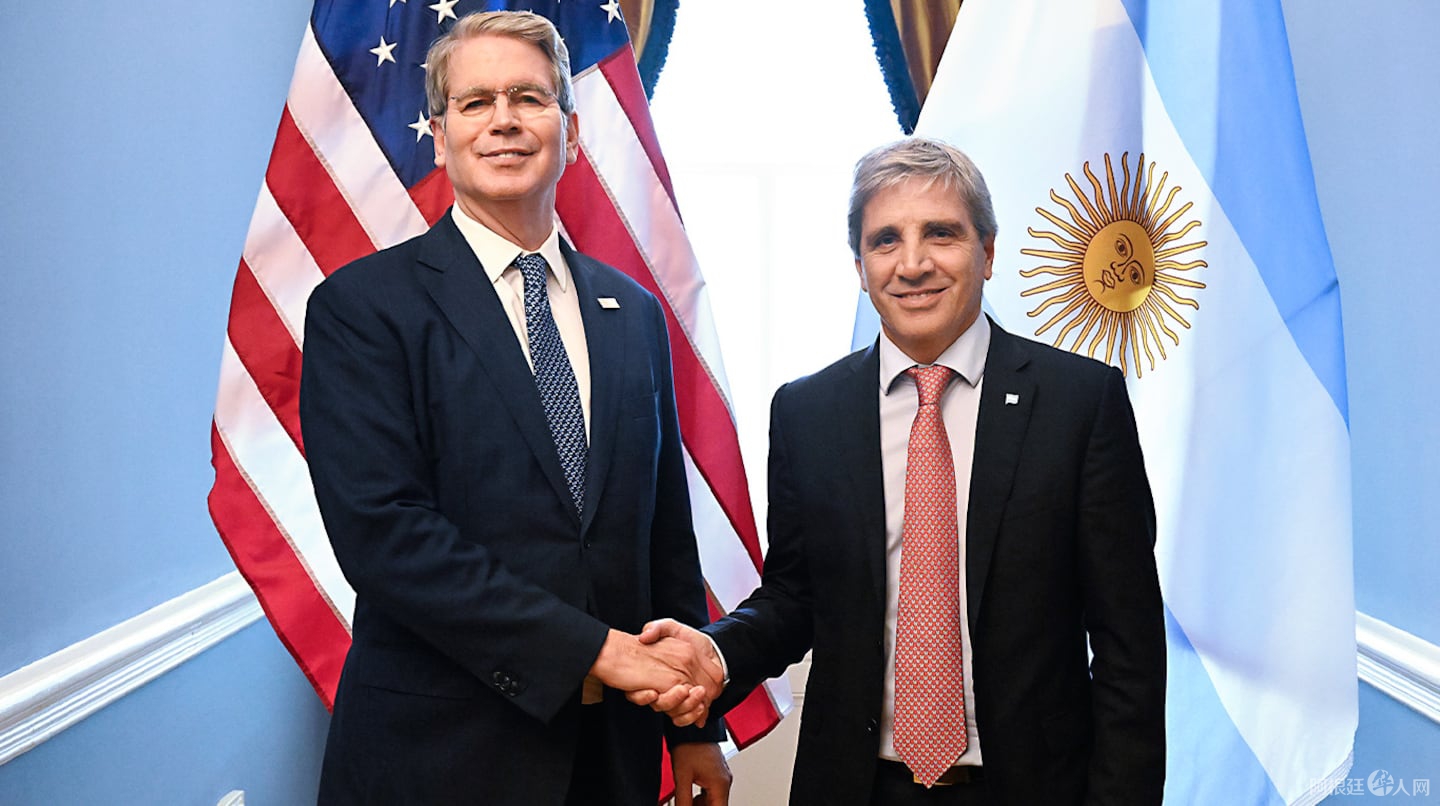el-secretario-del-tesoro-de-eeuu-scott-bessent-junto-al-ministro-de-economia-de-la-argentina-luis-caputo-foto-x-secscottbessent-CDQTPNRJJRBPTHCBHLEXPXFXSI