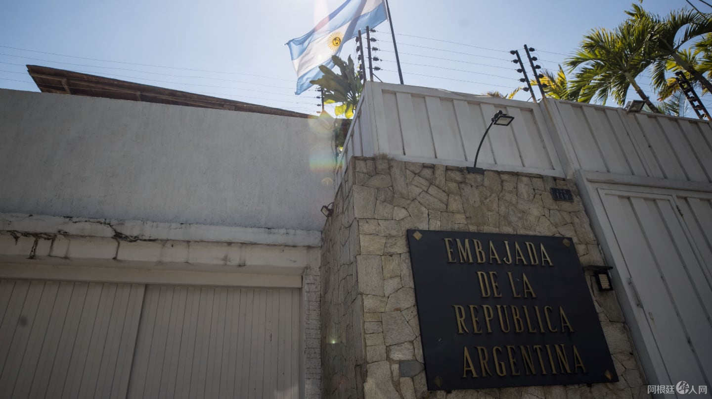 la-fachada-de-la-embajada-argentina-en-venezuela-foto-efe-C4FBSFI5RNGQNGY7OS2JS22M5Q