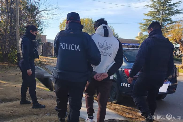 la-pfa-hizo-90-allanamientos-por-O47PIAZZL5DRXK52IZH2HDOIKA