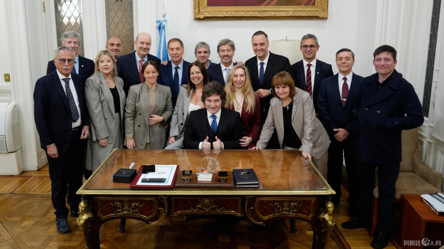 el-presidente-javier-milei-y-su-gabinete-ampliado-foto-presidencia-7U64JL3545ESDLNPZY77F727UI el-presidente-javier-milei-y-su-gabinete-ampliado-foto-presidencia-7U64JL3545ESDLNPZY77F727UI