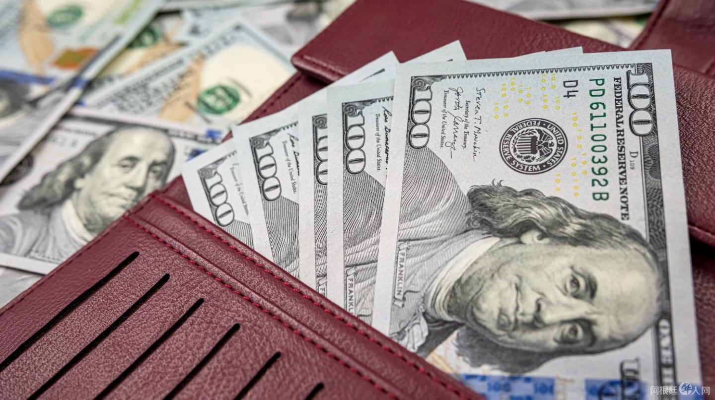 las-compras-de-dolares-por-parte-de-los-argentinos-se-aceleraron-en-julio-foto-adobe-stock-AIEIMELJUVHYNMVZF5DT6U7QFU