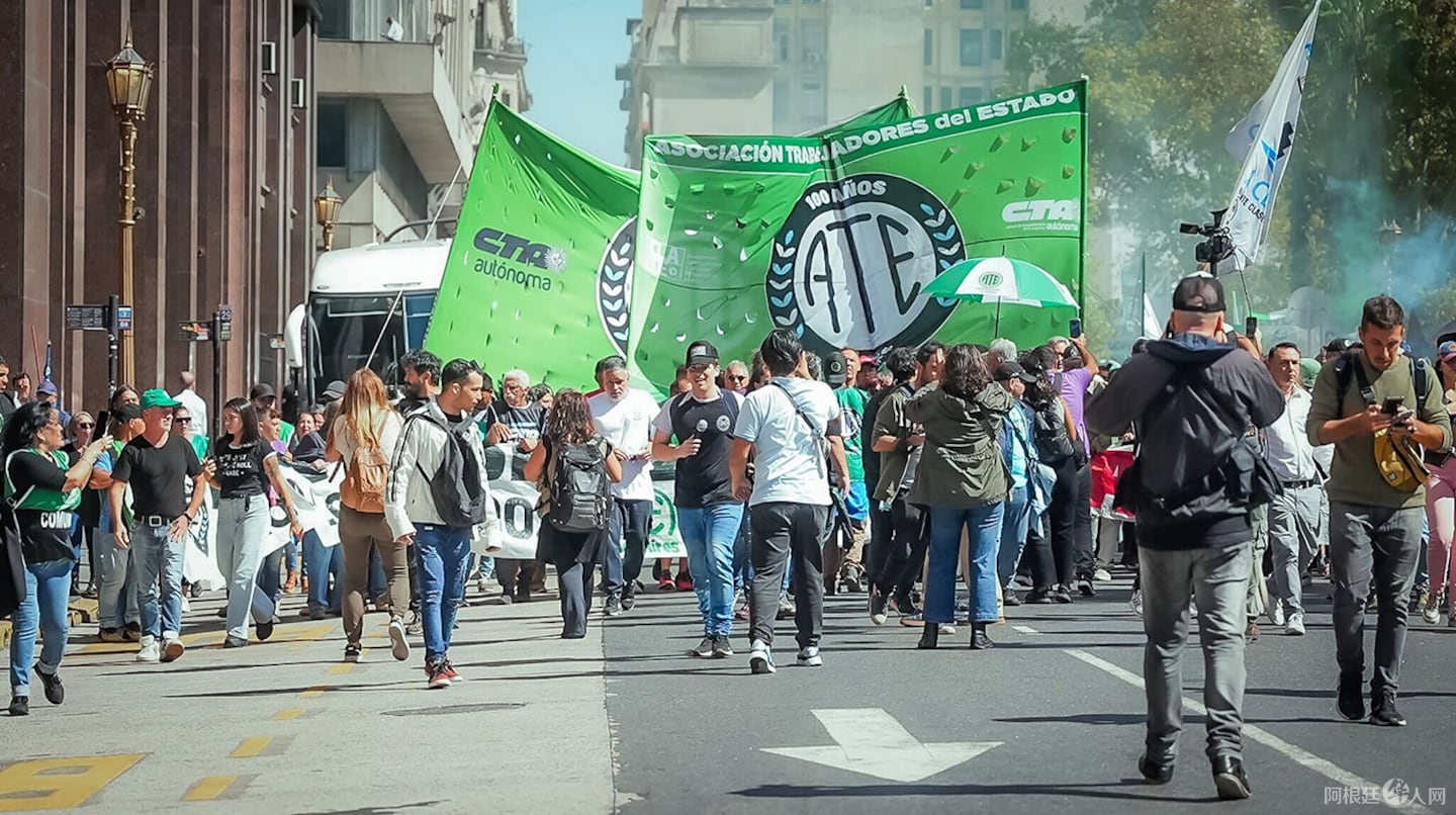 esta-semana-habra-movilizaciones-en-distintos-puntos-del-area-metropolitana-por-reclamos-vinculados-a-las-tasas-de-interes-de-los-creditos-y-a-la-situacion-del-pami-y-los-jubilados-foto-nicolas-gonzalez-tn-BWNWSG5PYRBNZDP3O4EUZ4DQOE esta-semana-habra-movilizaciones-en-distintos-puntos-del-area-metropolitana-por-reclamos-vinculados-a-las-tasas-de-interes-de-los-creditos-y-a-la-situacion-del-pami-y-los-jubilados-foto-nicolas-gonzalez-tn-BWNWSG5PYRBNZDP3O4EUZ4DQOE